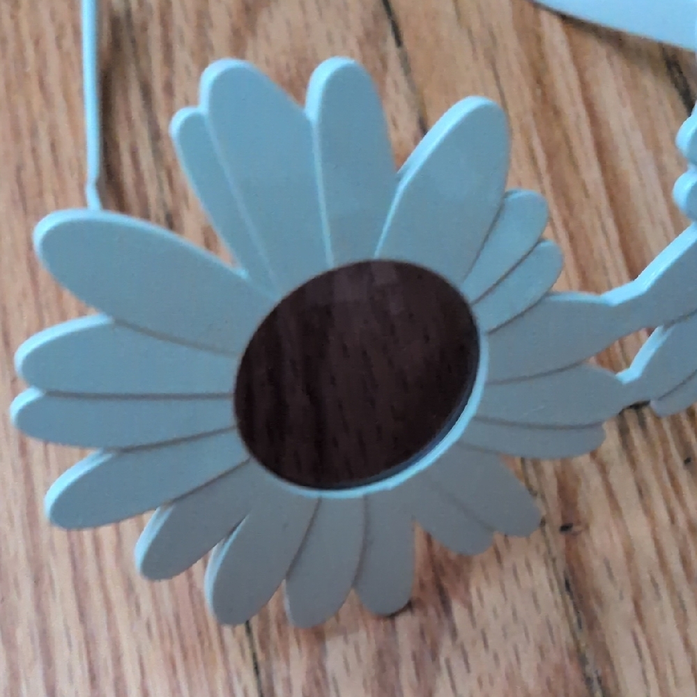 White Daisy‎ Shaped Sunglasses - Picture 3 of 8